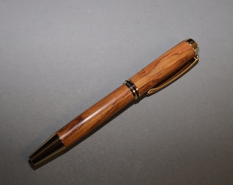 Füller aus Holz mit Gravur