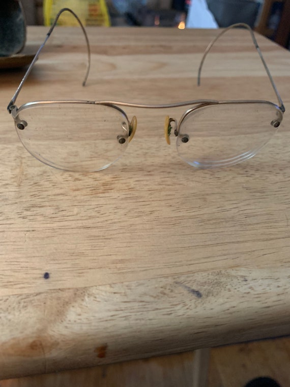 Antique glasses in case - image 3