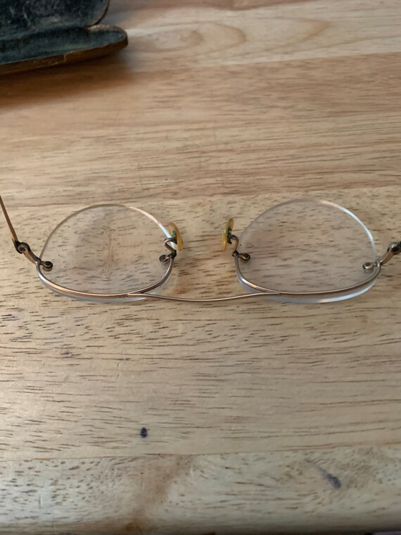 Antique glasses in case - image 4