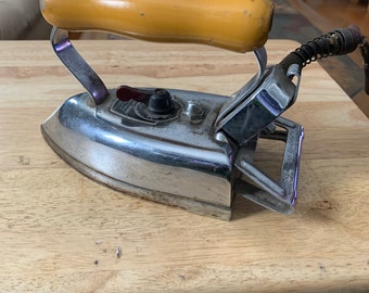 Vintage 1950s American beauty iron