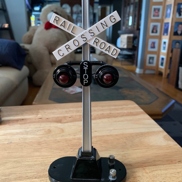 Vintage 1970s Lionel railroad Crossing light