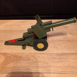 Vintage 1960s tin toy canon made in Japan