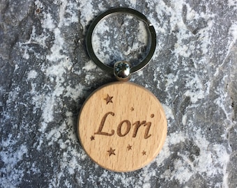 Laser Engraved Wooden Keychain: Personalized Name & Stars