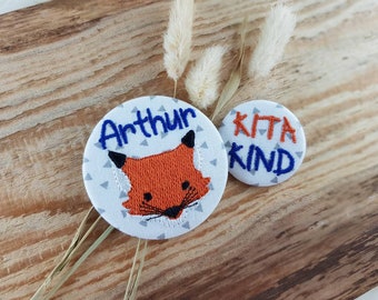 Button / Pin set with name and fox ø 59 mm Plus schoolchild or Kitakind pin 36 mm