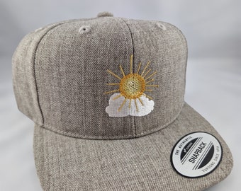 Cap Snapback / Baseballcap with embroidery sun