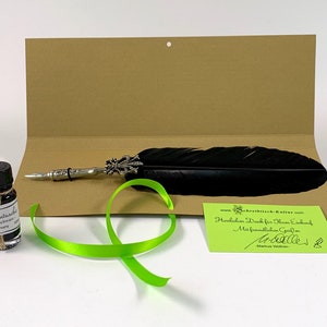 Geschenkset Schreibfeder Lilie mit schwarzer Tinte in Geschenkumschlag