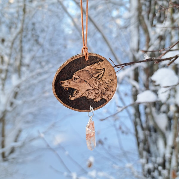 Wooden ornament wolf and crystal