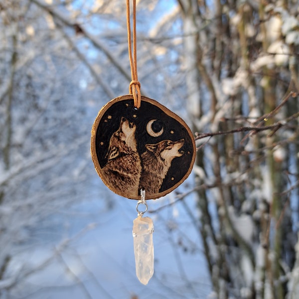 Wooden ornament howling wolves and crystal