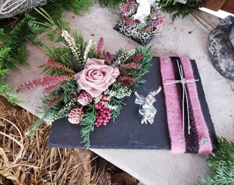 Grave arrangement on slate slab Grave decorations