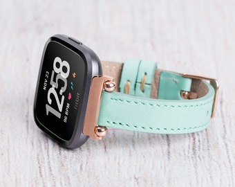 Grünes Lederarmband für Fitbit: Versa 4, Sense 2, personalisiertes Armband
