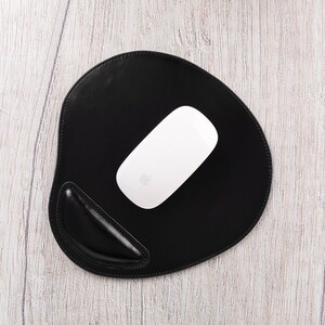 Personalized Black Leather Mousepad: Ergonomic Desk Pad