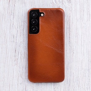 Venito Lucca Leather Case Compatible with Samsung Galaxy S22 Plus (6.6 inch) – Extra Secure with Padded Back Cover (Antique Brown)