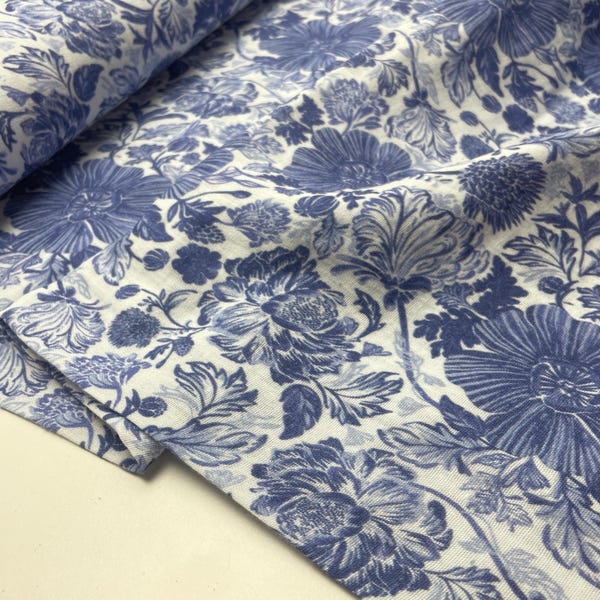 Tissu mousseline Thea à double gaze et motif floral bleu