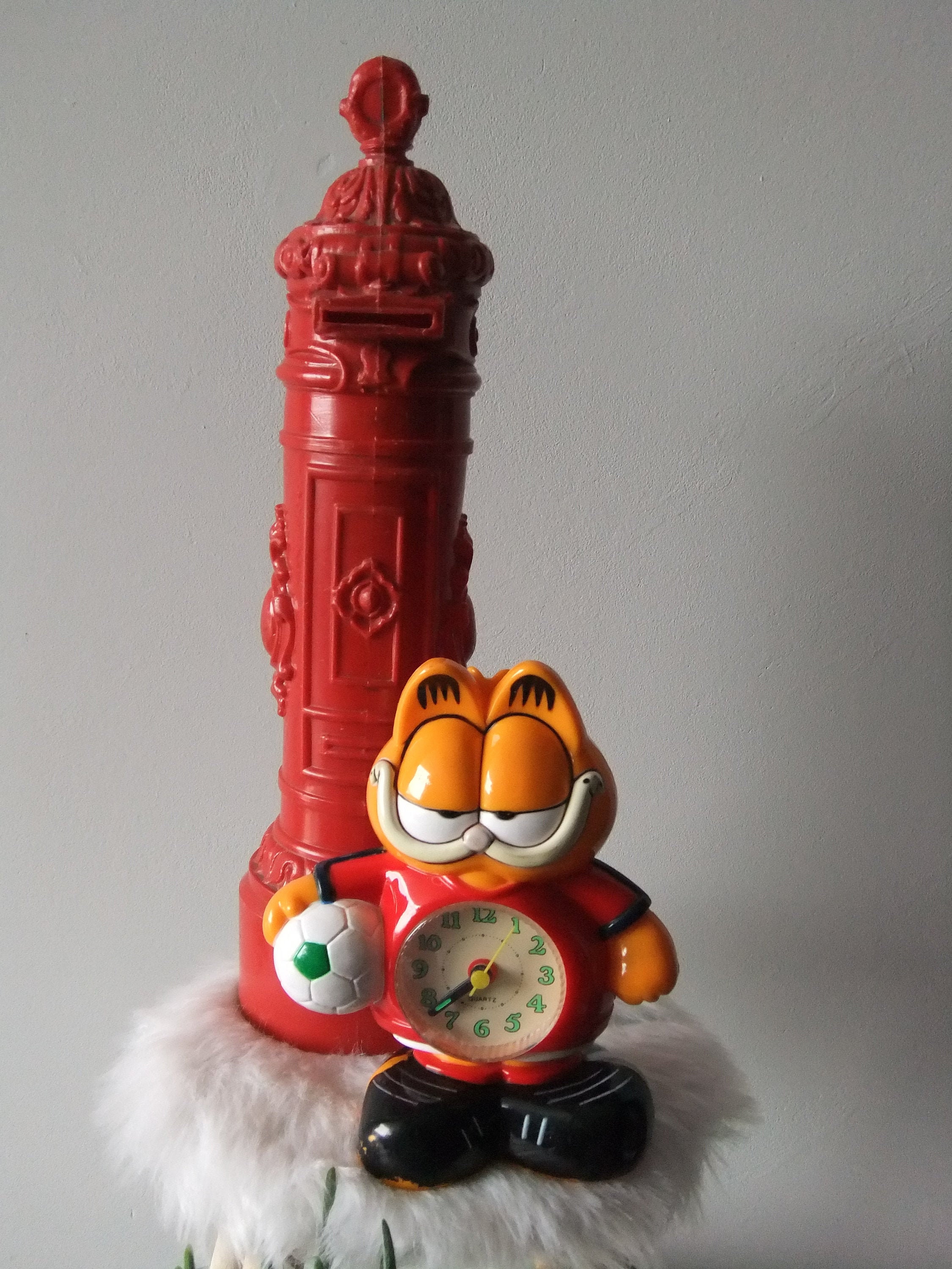 Garfield Clock for sale Only 4 left at 75