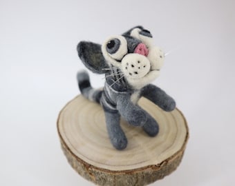 Felt sculpture gray cat, felt animal, needle felted cat, gift, cat lover gift, wool ornament, home decor