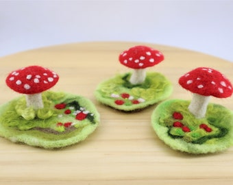 Small fly agaric on the meadow, fly agaric decoration, autumn decoration mushroom, needle felted unique piece