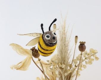Cute bee, felted bee, decoration for spring, Easter, summer, gift for beekeepers.