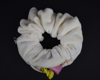 ZEEPIE / velvet scrunchie with zipper / beige scrunchie with pocket