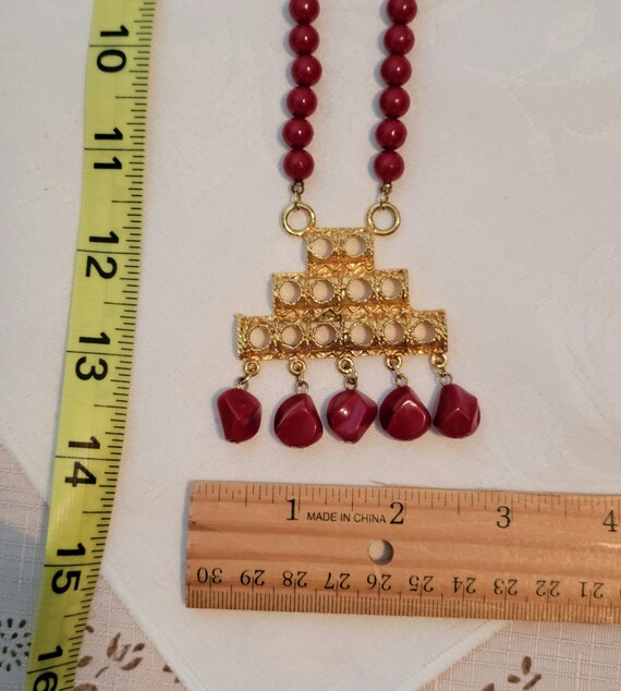 Vinrage Red and goldtone, beaded,  pendant neckla… - image 8