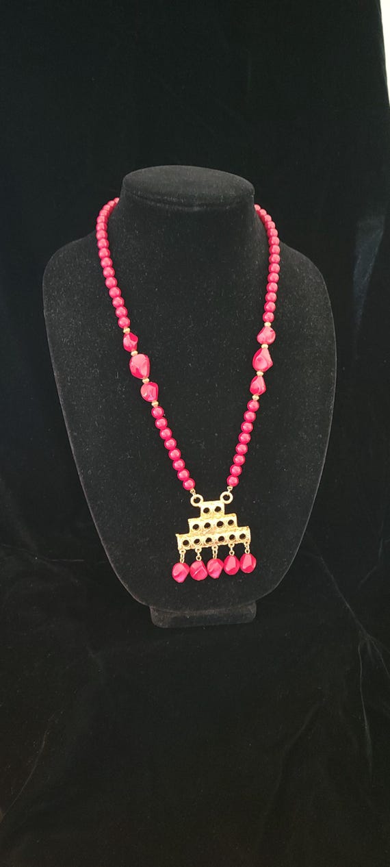 Vinrage Red and goldtone, beaded,  pendant neckla… - image 5