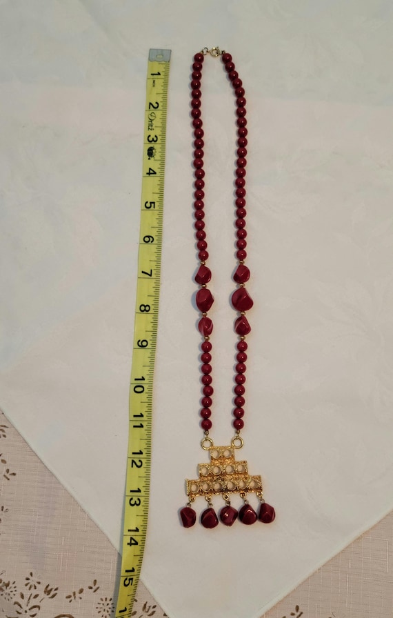 Vinrage Red and goldtone, beaded,  pendant neckla… - image 4
