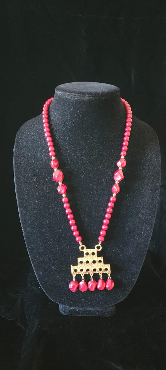 Vinrage Red and goldtone, beaded,  pendant neckla… - image 2