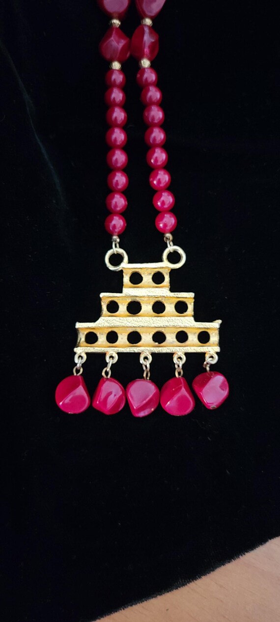 Vinrage Red and goldtone, beaded,  pendant neckla… - image 7
