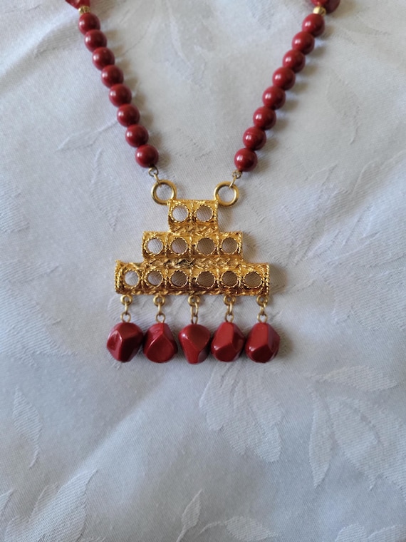 Vinrage Red and goldtone, beaded,  pendant neckla… - image 3