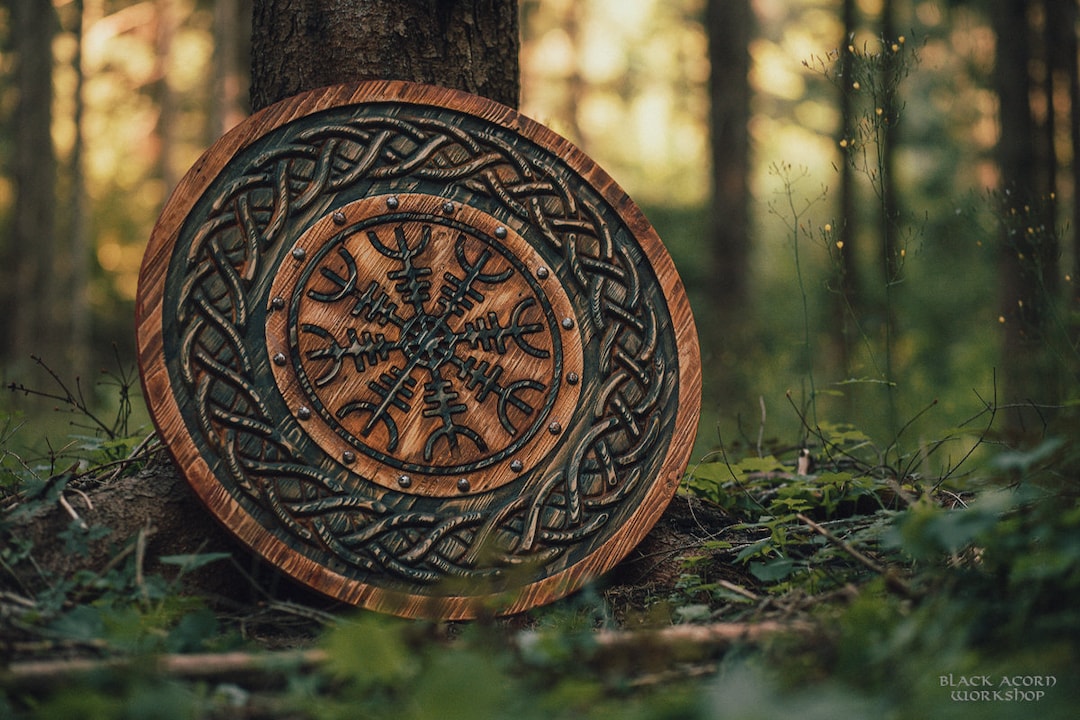 Bouclier viking des corbeaux d'Odin : décoration murale en bois faite main - France