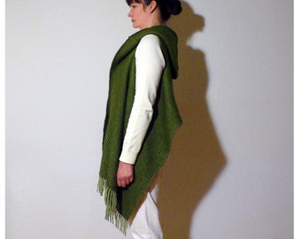 Capa poncho de lana de cordero verde con flecos y capucha, chaleco chal con capucha