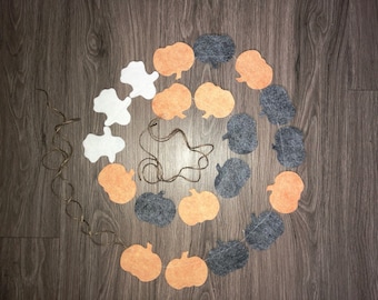 Spooky Ghost and Pumpkin Felt Garland for Halloween, Holiday Home Decor, Halloween Holiday Decoration, Orange & Gray Mini pumpkins, Handmade