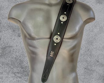 Correa fina de cuero negro para guitarra con 3 metales / Conchos BOSTON / Correa para bajo