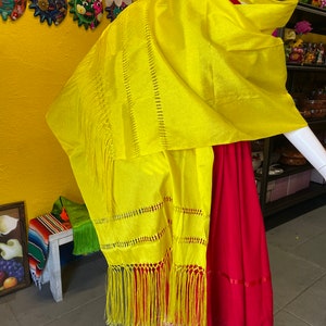 Fäden der Tradition: Mexikanische Rebozos umarmen Erbe und Stil