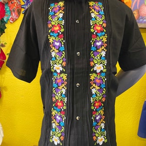 Floral Guayabera Mexicana Embroidery Men&#39;s Guayabera Size Large