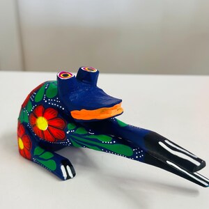 魅惑的な飛躍：アレブリヘのカエルの彫刻 - Etsy 日本