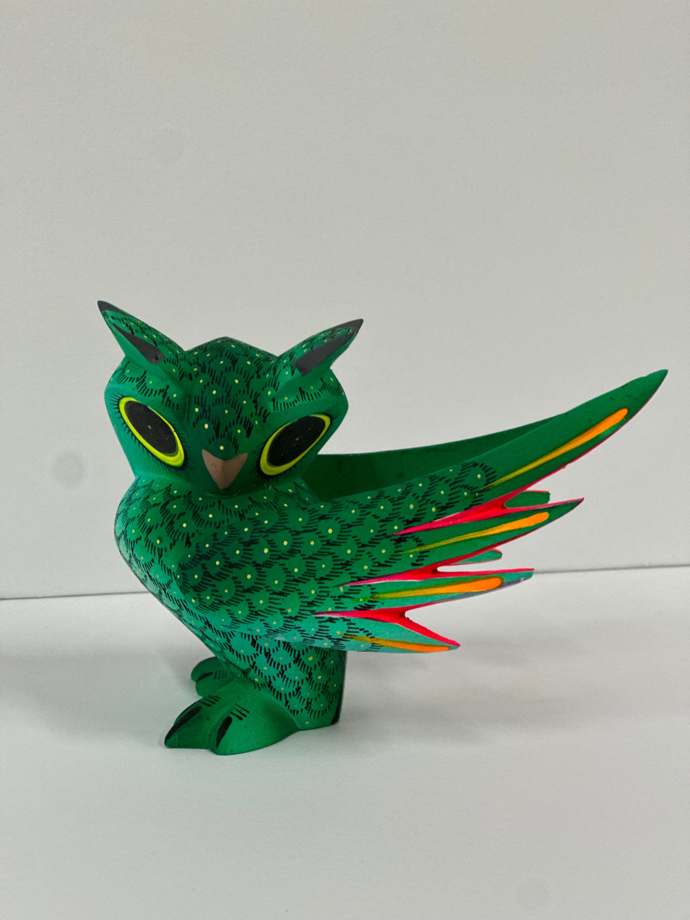 フクロウの魔法：驚異のアレブリヘスの芸術 - Etsy 日本