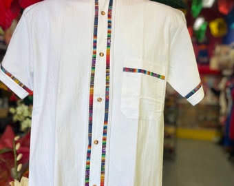 Guayabera mexicana para hombres blancos