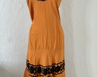 Bordado a mano Hermoso Vestido Mexicano amarillo