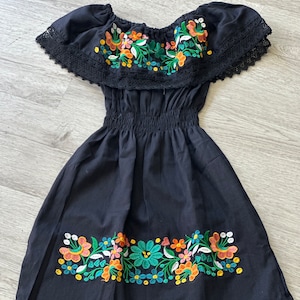 Schöne Größe 4T mexikanischen Kleid