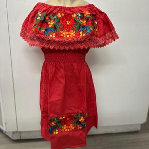 Schöne Größe 4T mexikanischen Kleid