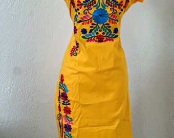 Hermoso vestido mexicano amarillo