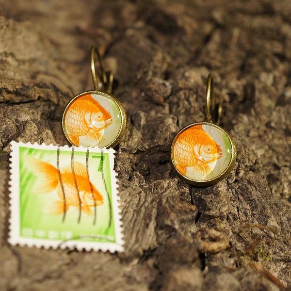 Upcycling - Ohrring aus Briefmarke - "Goldfisch"