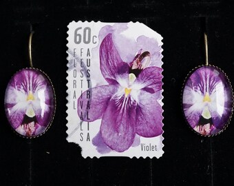 Upcycling Ohrring aus Briefmarke Violet Ohrhaken