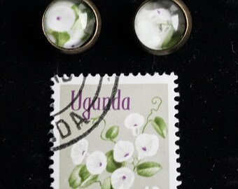 Upcycled stud earrings from stamp flower Uganda 8 mm