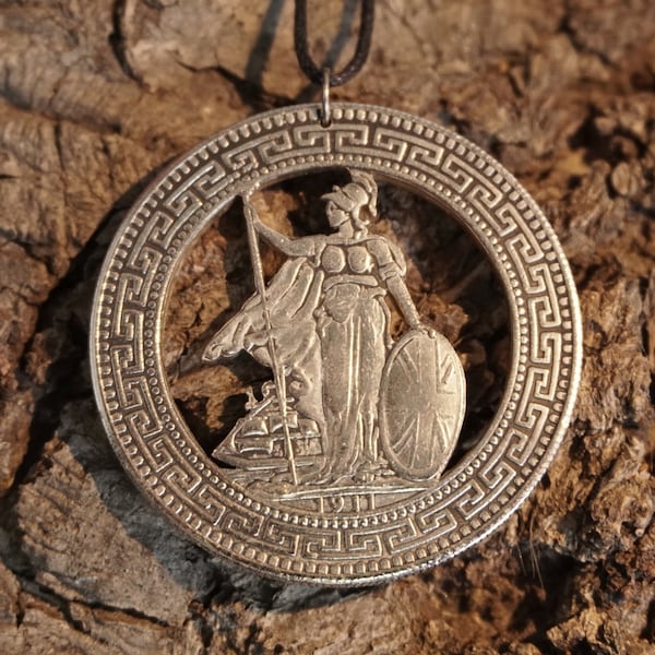 handgefertigtes Upcycling Amulett Anhänger Kette aus 1 Britischer Handelsdollar Münze Münzanhänger mit dem Motiv Britannia