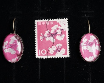 Upcycling Ohrring aus Briefmarke Kirschblüte Hanami Ohrhaken