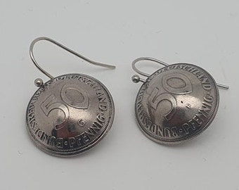 handgefertigte Upcycling Ohrringe aus 50 Pfennig Münzen. Nachhaltiger, kreativer Vintage Schmuck