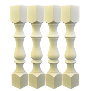 Peut inclure: Quatre pieds de meubles en bois non finis. Chaque pied a une base carrée, une section centrale tournée et un dessus facetté. Les pieds sont de couleur claire et semblent prêts à être teints ou peints.