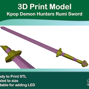 Puede incluir: Un modelo de impresión 3D de la espada Rumi de Kpop Demon Hunters. La espada tiene una hoja púrpura con detalles dorados y amarillos en la guarda y el mango. Incluye el texto "3D Print Model" y "Kpop Demon Hunters Rumi Sword".