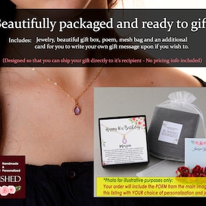 Puede incluir: Un collar dorado con un colgante morado en forma de l&aacute;grima. La imagen tambi&eacute;n muestra una caja de regalo, una bolsa de malla y una tarjeta con el texto "Happy 10th Birthday". Se lee el texto "Beautifully packaged and ready to gift".